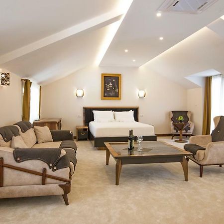 Waikiki Apartments 티바트 외부 사진