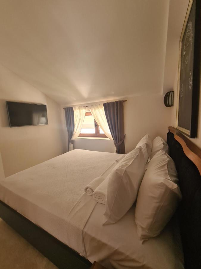 Waikiki Apartments 티바트 외부 사진