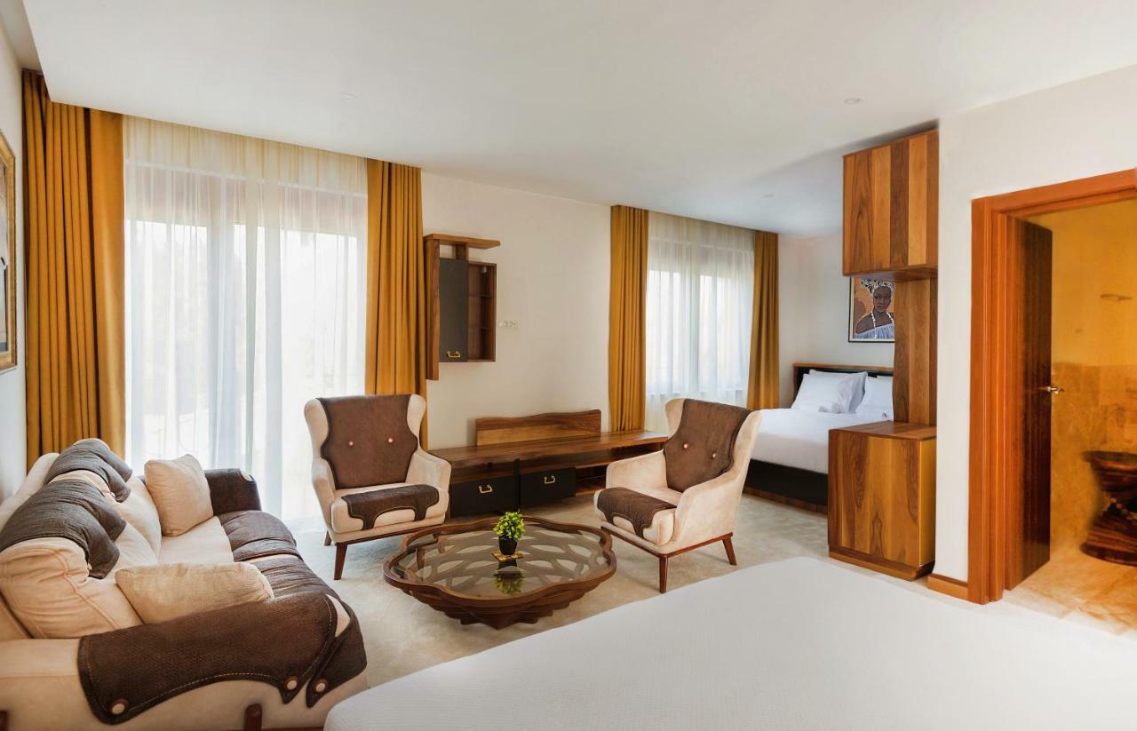 Waikiki Apartments 티바트 외부 사진