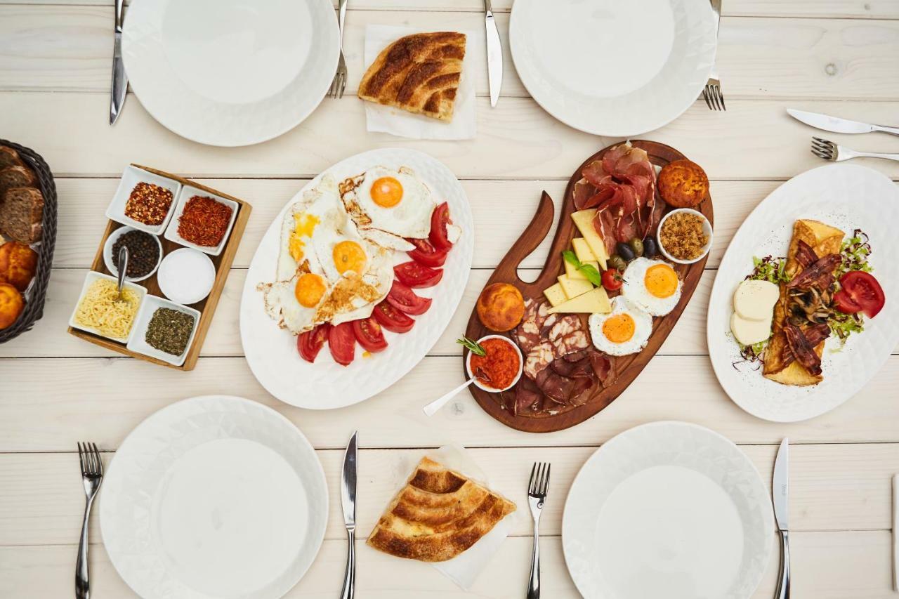 Waikiki Apartments 티바트 외부 사진