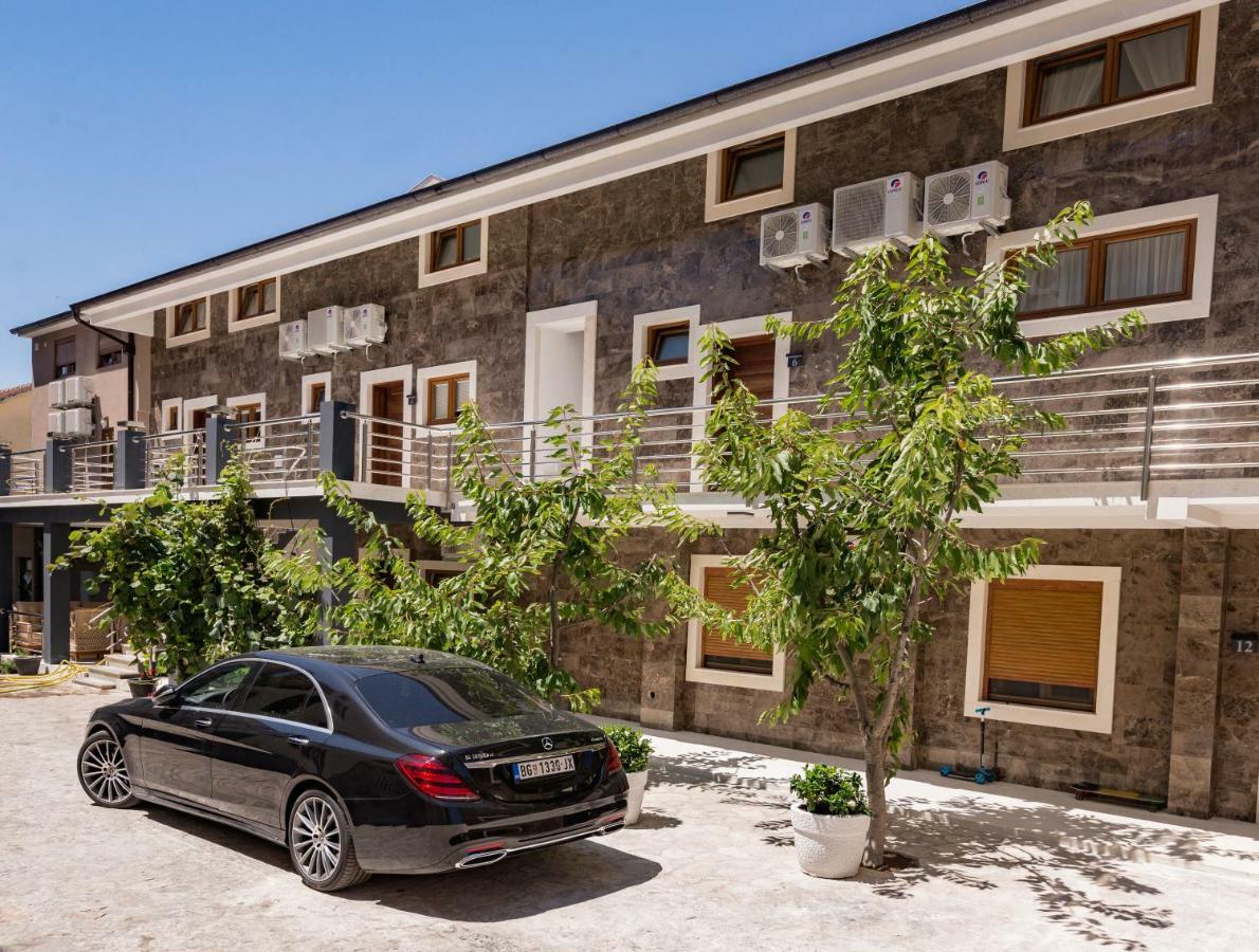 Waikiki Apartments 티바트 외부 사진