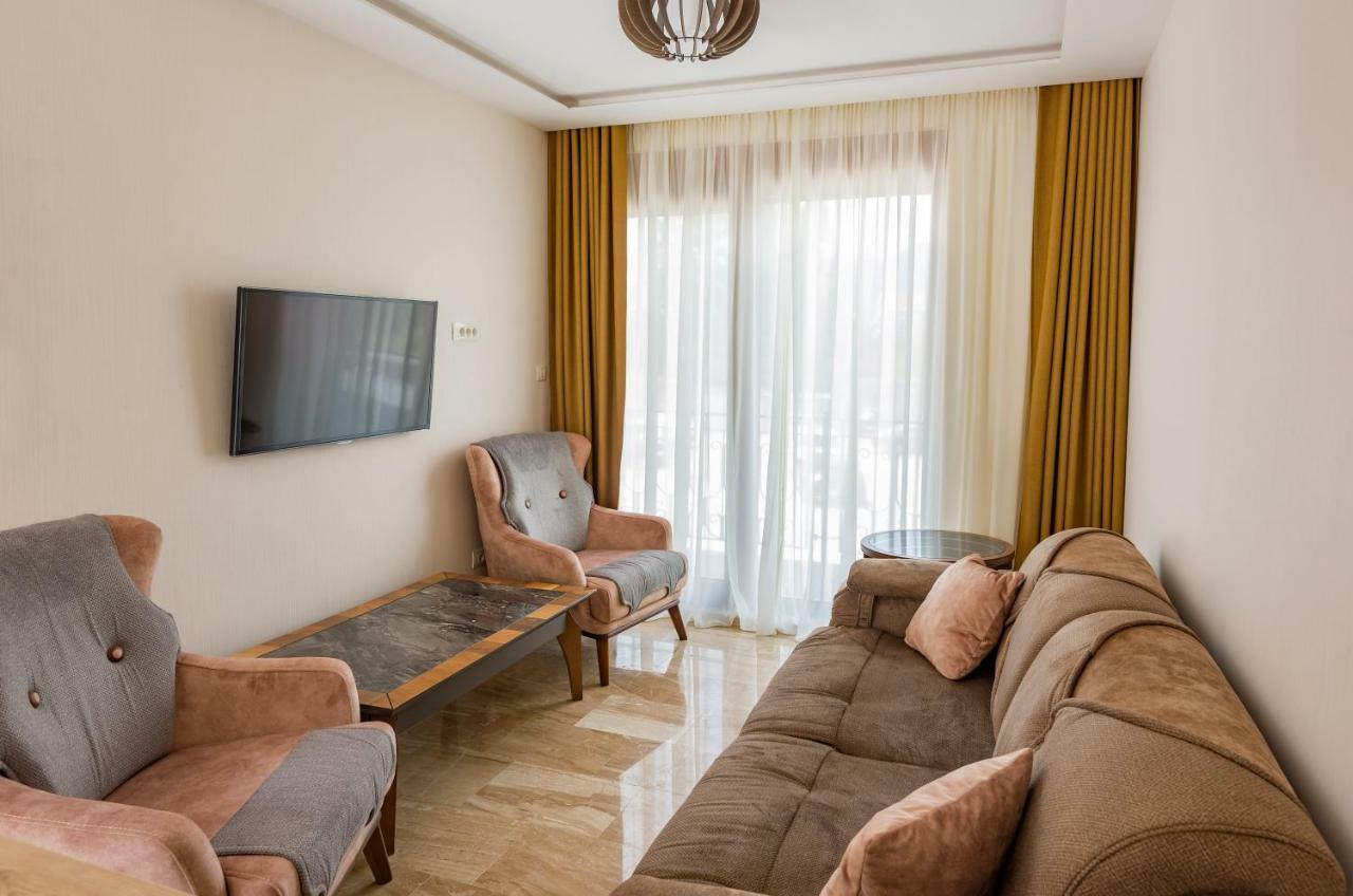 Waikiki Apartments 티바트 외부 사진