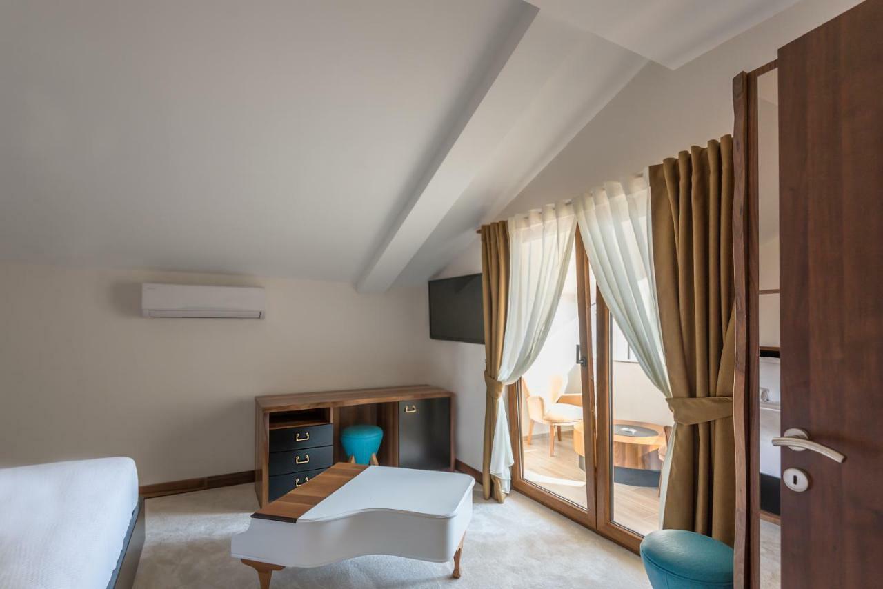 Waikiki Apartments 티바트 외부 사진