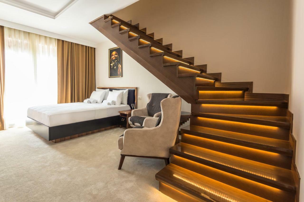 Waikiki Apartments 티바트 외부 사진
