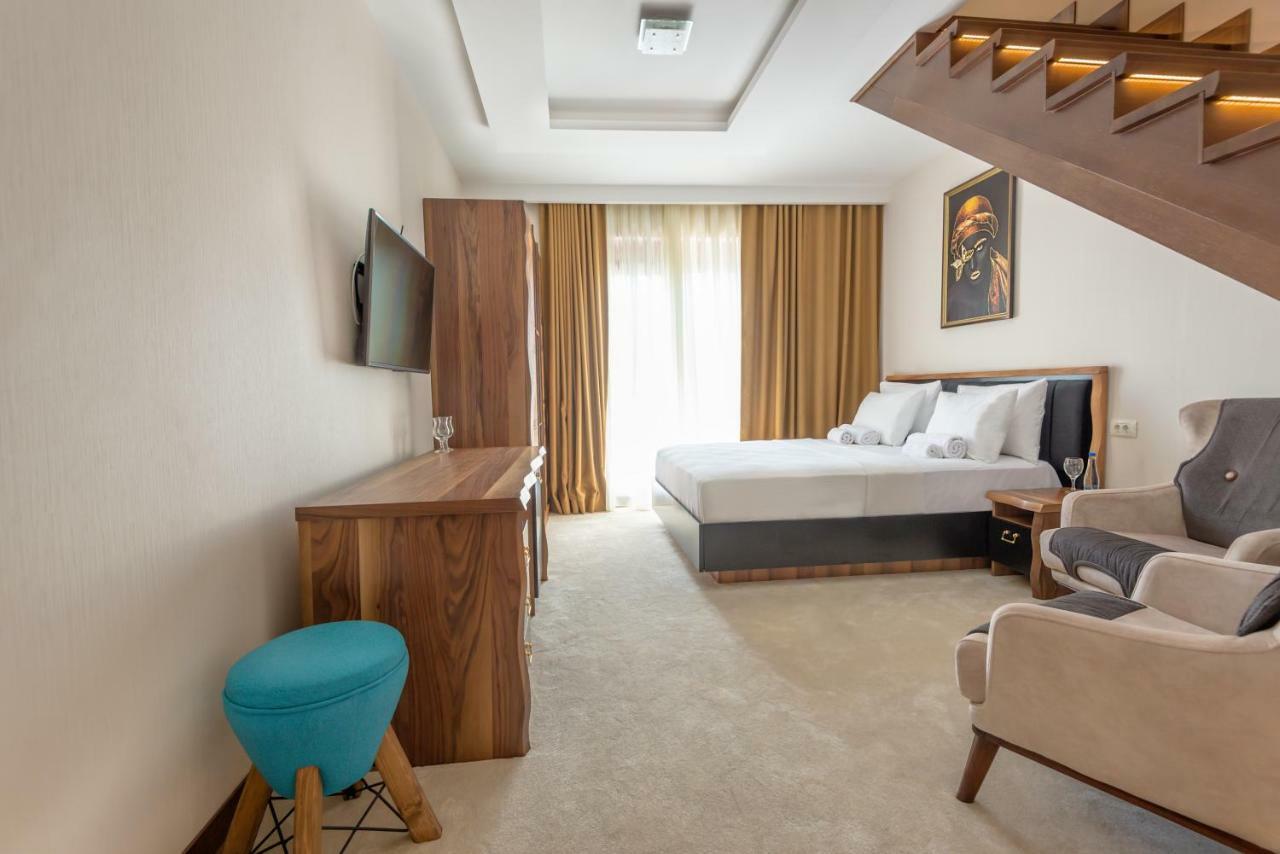Waikiki Apartments 티바트 외부 사진