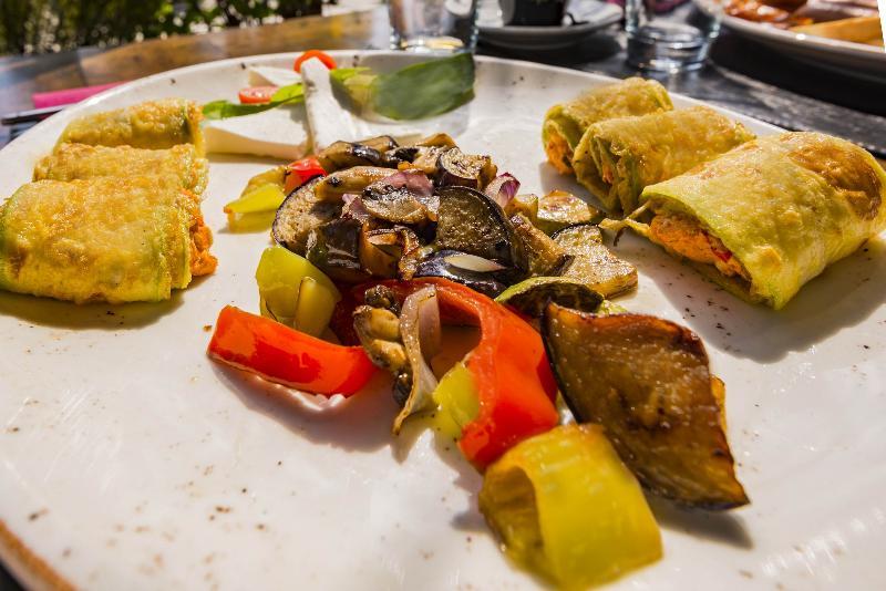 Waikiki Apartments 티바트 외부 사진