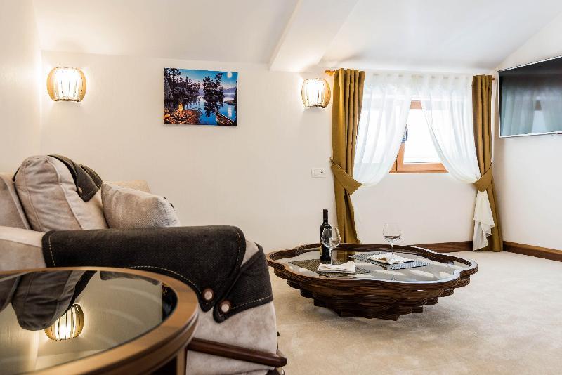 Waikiki Apartments 티바트 외부 사진